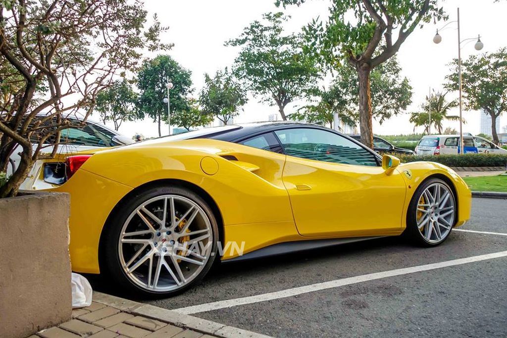 C­ường Đô La bất ngờ bổ sung Ferrari 488 GTB màu vàng vào dàn 