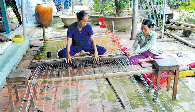 Khôi phục phiên chợ ma ở làng nghề dệt chiếu Định Yên (Đồng Tháp)