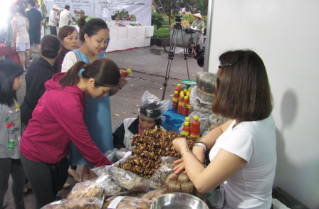 Hơn 300 gian hàng tham gia hội chợ nông sản chất lượng cao