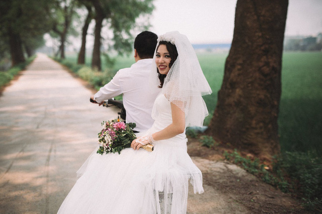 Trọn bộ ảnh cưới tái hiện lại các đám cưới Việt Nam 100 năm qua gây sốt cộng đồng mạng