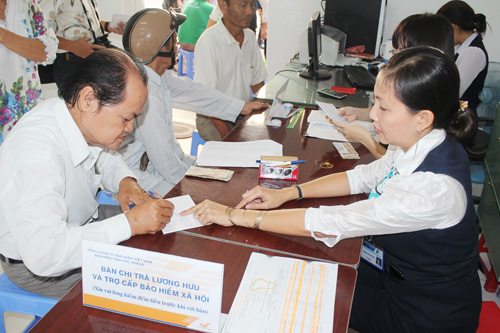Quận Thanh Xuân chi trả lương hưu, trợ cấp BHXH qua Bưu điện