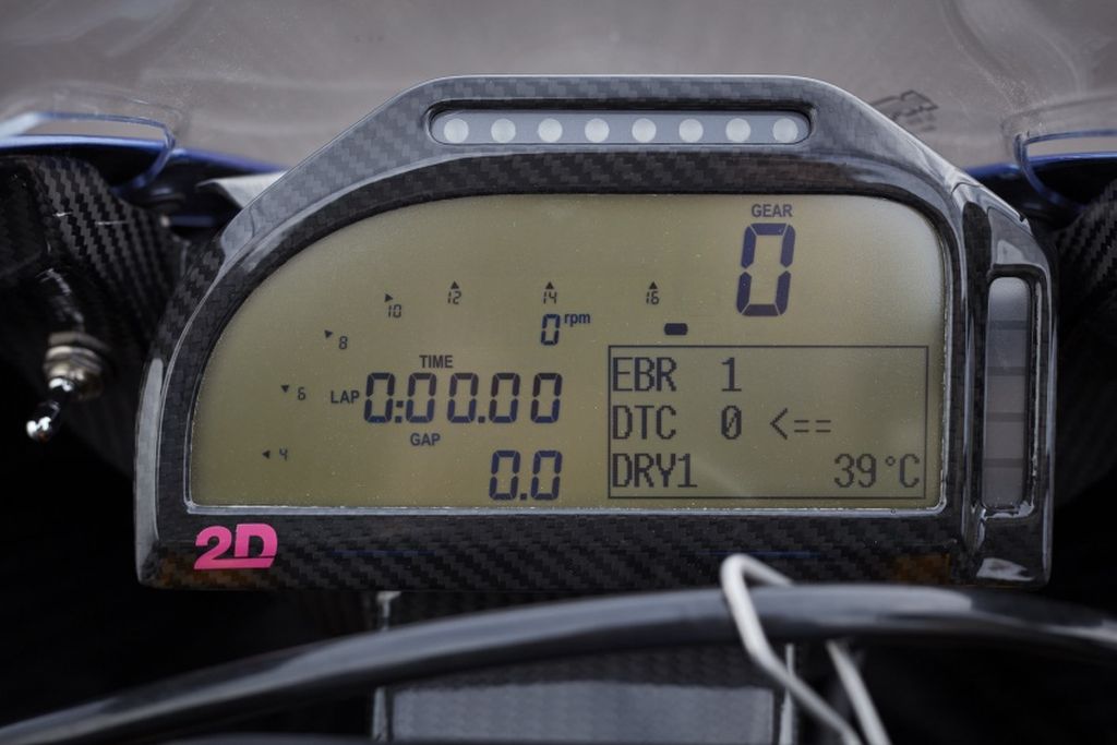 Chiêm ngưỡng hàng hiếm - siêu mô tô “handmade” BMW Motorrad HP4 Race 2017