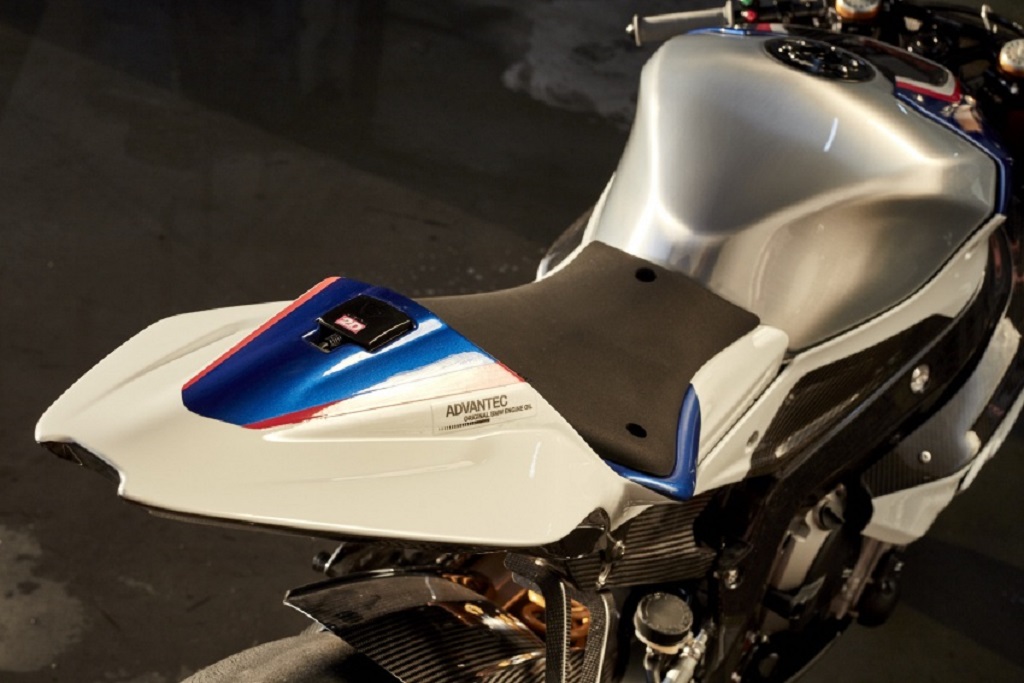 Chiêm ngưỡng hàng hiếm - siêu mô tô “handmade” BMW Motorrad HP4 Race 2017