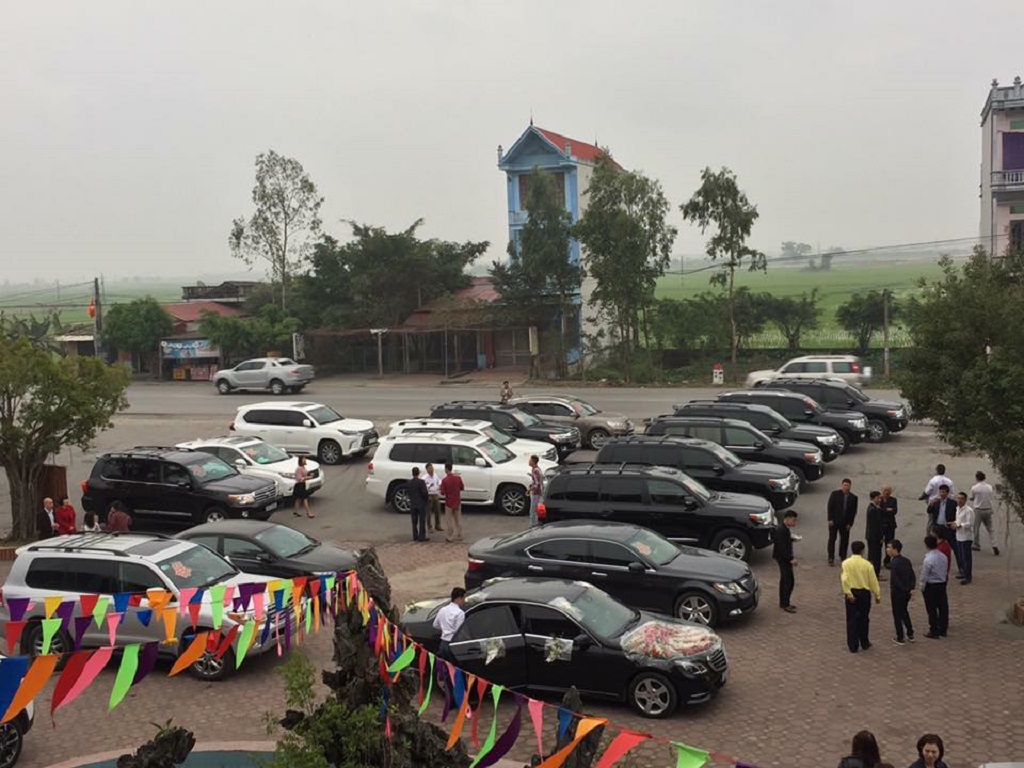 Ngẩn ngơ với dàn xe rước dâu toàn Toyota Land Cruiser tại đám cưới Quảng Ninh