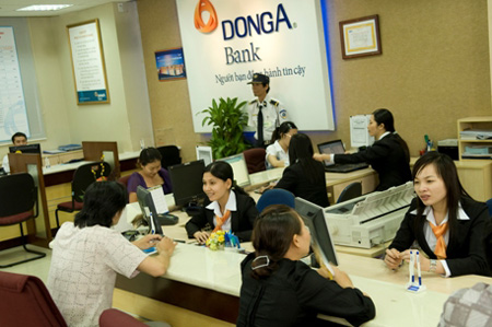 Khởi tố và bắt tạm giam nguyên Phó Tổng giám đốc DongA Bank