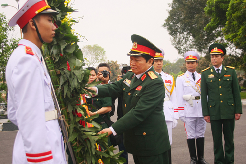 Bộ Quốc phòng dâng hương tưởng niệm Đại tướng Văn Tiến Dũng