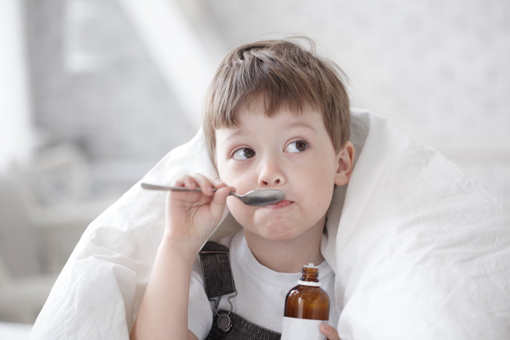 Trẻ em dưới 12 tuổi không nên dùng thuốc tramadol và codeine để giảm đau