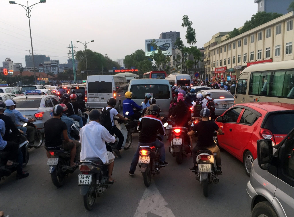 Người dân rời Hà Nội nghỉ lễ, cửa ngõ Thủ đô tê liệt  ảnh 6
