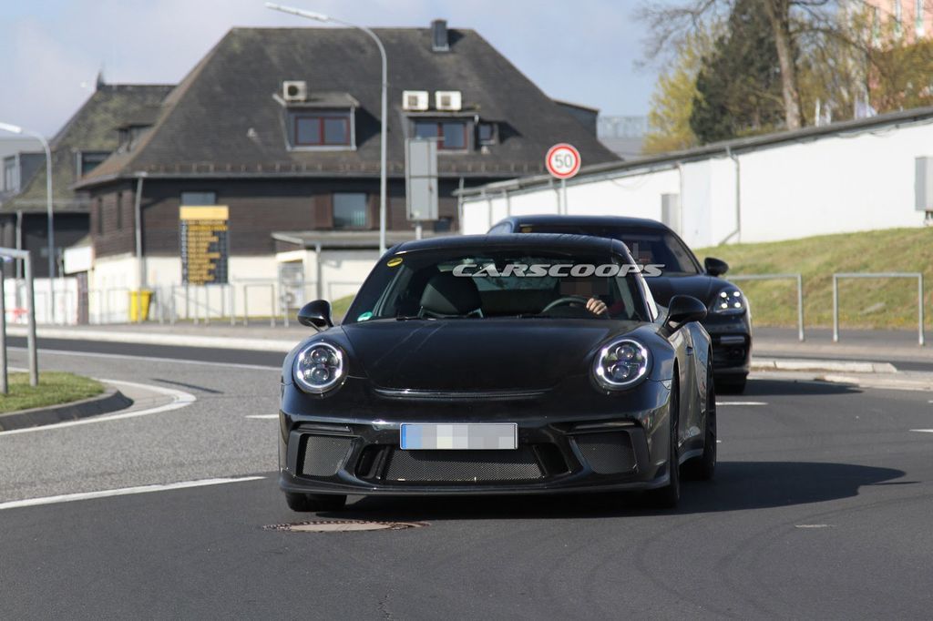Bắt gặp một chiếc Porsche 911 thử nghiệm tại Đức