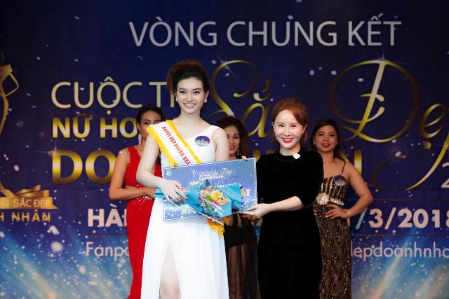 Trần Huyền Nhung đăng quang Nữ hoàng Sắc đẹp Doanh nhân 2018