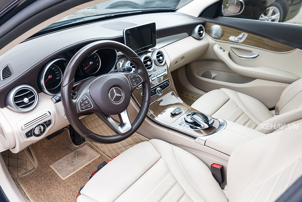 [ĐÁNH GIÁ XE] Audi A4 đối đầu Mercedes-Benz C250 Exclusive - Phần 2: Nội thất