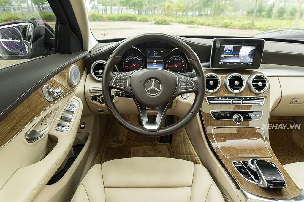 [ĐÁNH GIÁ XE] Audi A4 đối đầu Mercedes-Benz C250 Exclusive - Phần 2: Nội thất