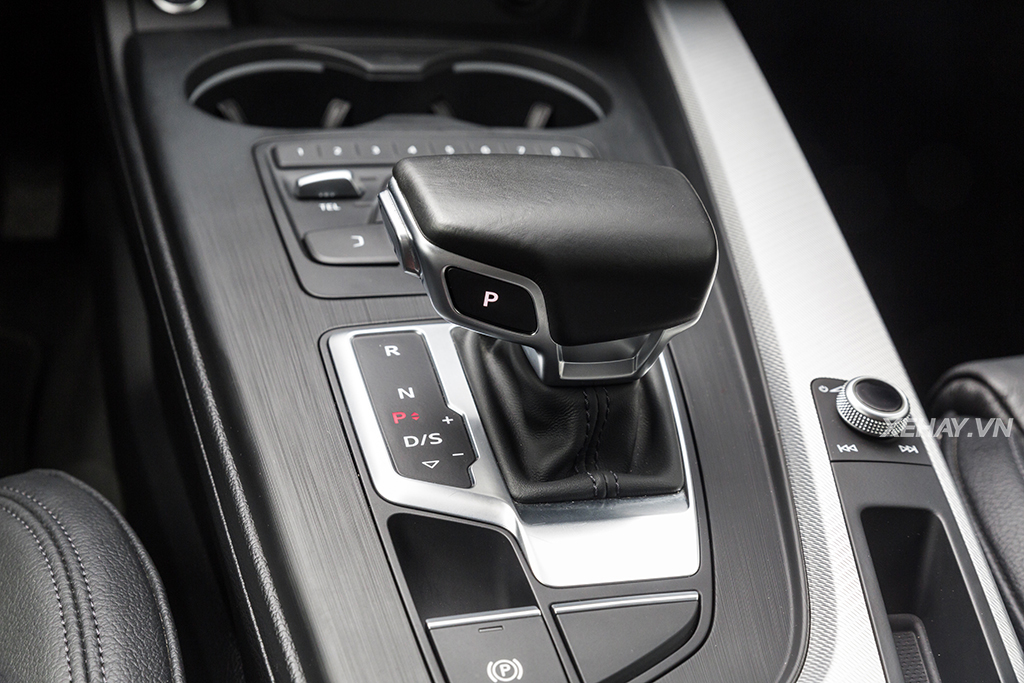 [ĐÁNH GIÁ XE] Audi A4 đối đầu Mercedes-Benz C250 Exclusive - Phần 2: Nội thất