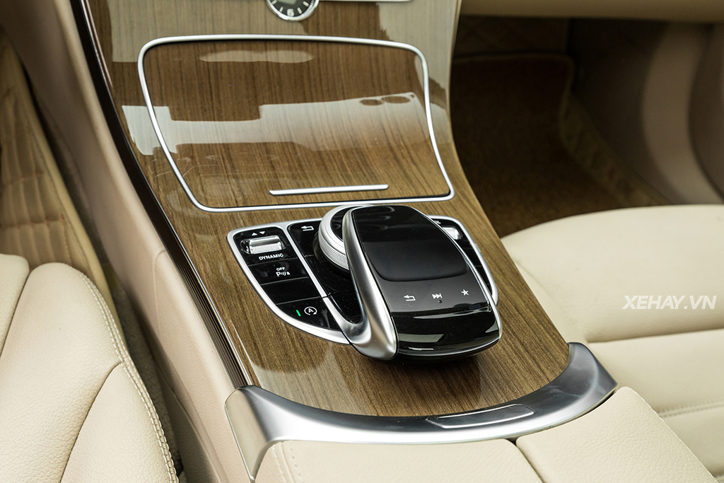 [ĐÁNH GIÁ XE] Audi A4 đối đầu Mercedes-Benz C250 Exclusive - Phần 2: Nội thất