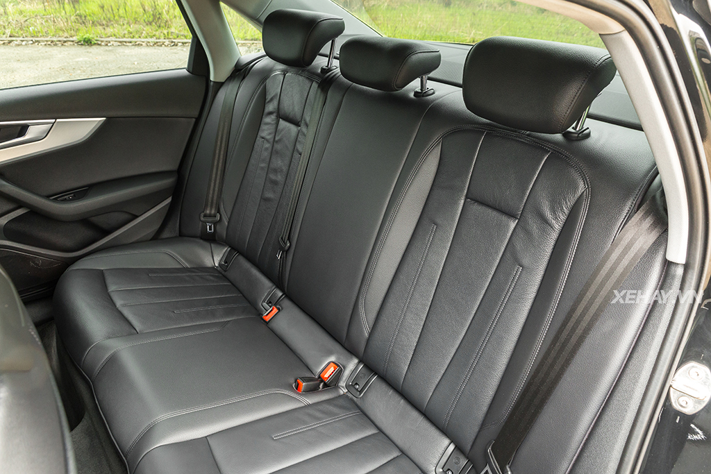 [ĐÁNH GIÁ XE] Audi A4 đối đầu Mercedes-Benz C250 Exclusive - Phần 2: Nội thất