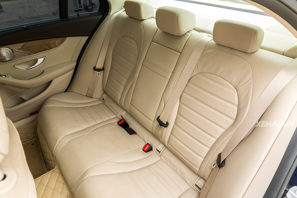 [ĐÁNH GIÁ XE] Audi A4 đối đầu Mercedes-Benz C250 Exclusive - Phần 2: Nội thất