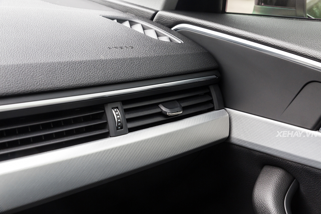 [ĐÁNH GIÁ XE] Audi A4 đối đầu Mercedes-Benz C250 Exclusive - Phần 2: Nội thất