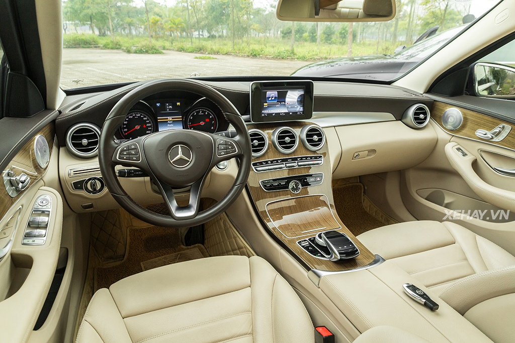 [ĐÁNH GIÁ XE] Audi A4 đối đầu Mercedes-Benz C250 Exclusive - Phần 2: Nội thất