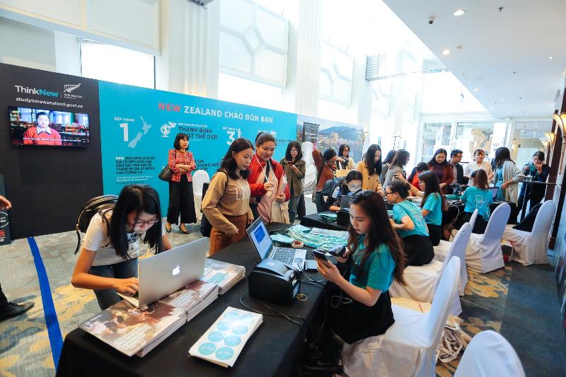 Phụ huynh và học sinh hào hứng với Triển lãm Giáo dục New Zealand 2018