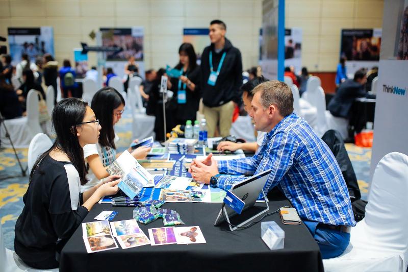 Phụ huynh và học sinh hào hứng với Triển lãm Giáo dục New Zealand 2018