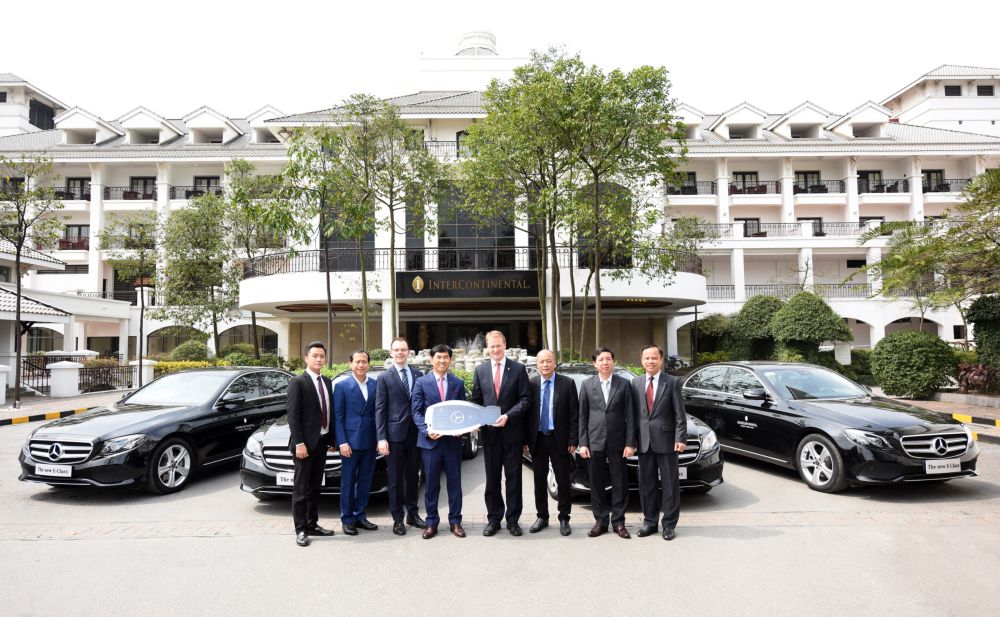 Mercedes-Benz bàn giao 4 xe E 200 thế hệ mới (W213) cho khách sạn InterContinental Hanoi Westlake