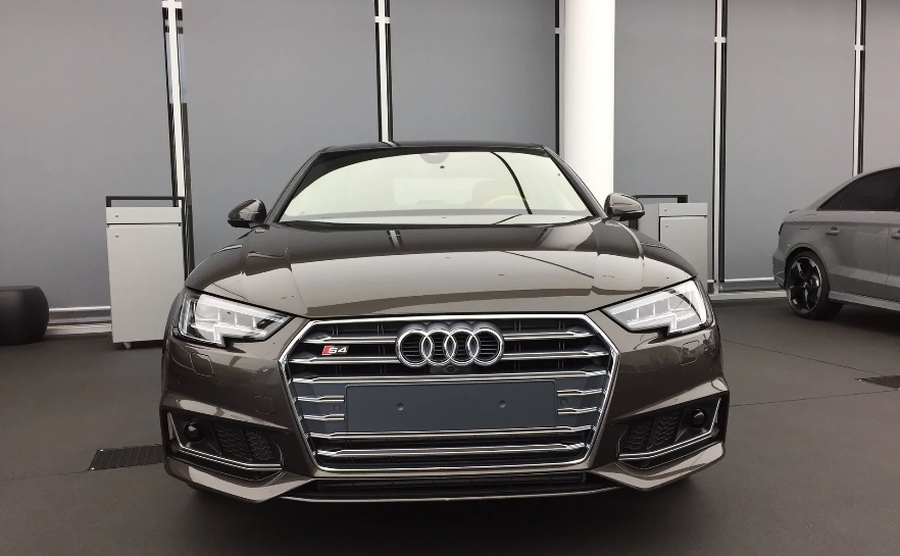 Ngắm Audi S4 2018 sau khi được cá nhân hóa với gói tùy chọn Exclusive