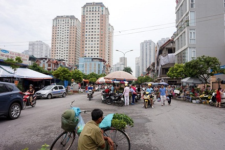 Bài 2: Chợ cóc “vây” khu đô thị