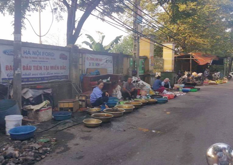 Bài 2: Chợ cóc “vây” khu đô thị
