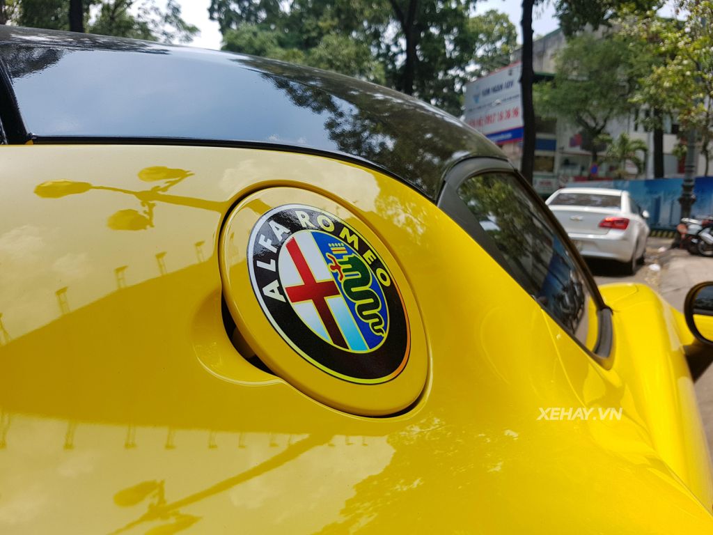 Bắt gặp Alfa Romeo 4C Launch Edition độc nhất Việt Nam đi dạo phố