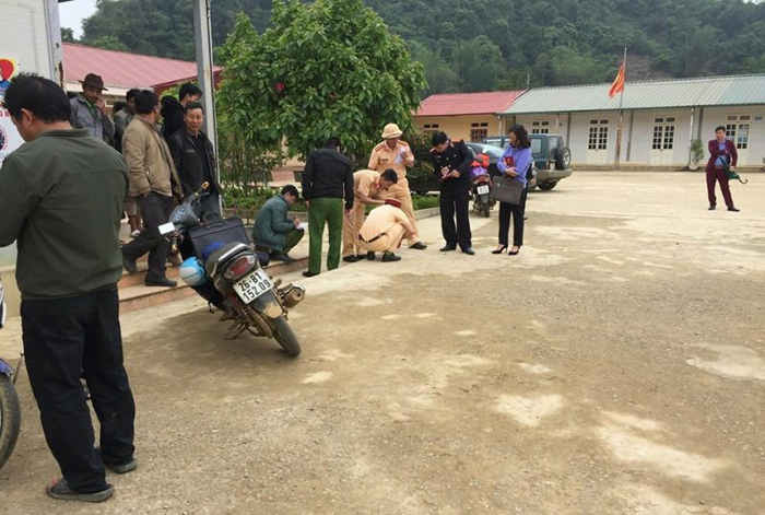 Sơn La: Cô giáo lùi xe ô tô khiến 2 học sinh thương vong