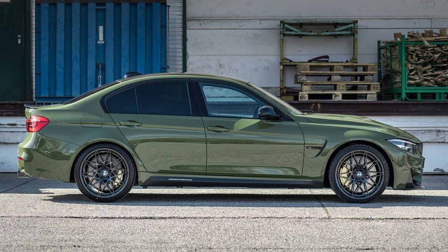 BMW M3 lạ lẫm với áo choàng Urban Green từ BMW Individual