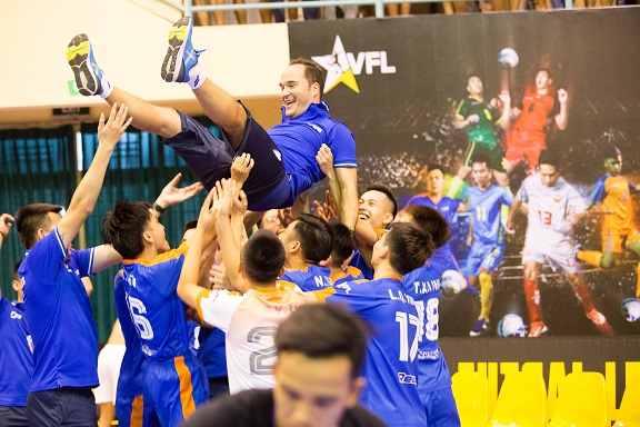 Hanoi Buffaloes vô địch VFL đầy kịch tính