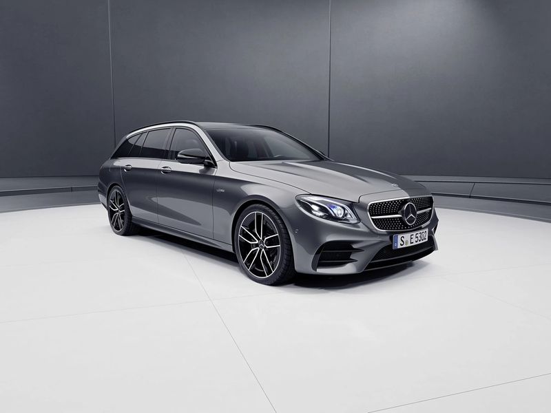 Mercedes-AMG E53 4Matic+ Saloon và Estate chốt giá từ 1,9 tỷ VNĐ