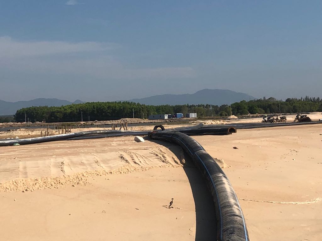 Bình Thuận: DRH Holdings sử dụng cát mặn để san lấp mặt bằng tại dự án Lạc Việt