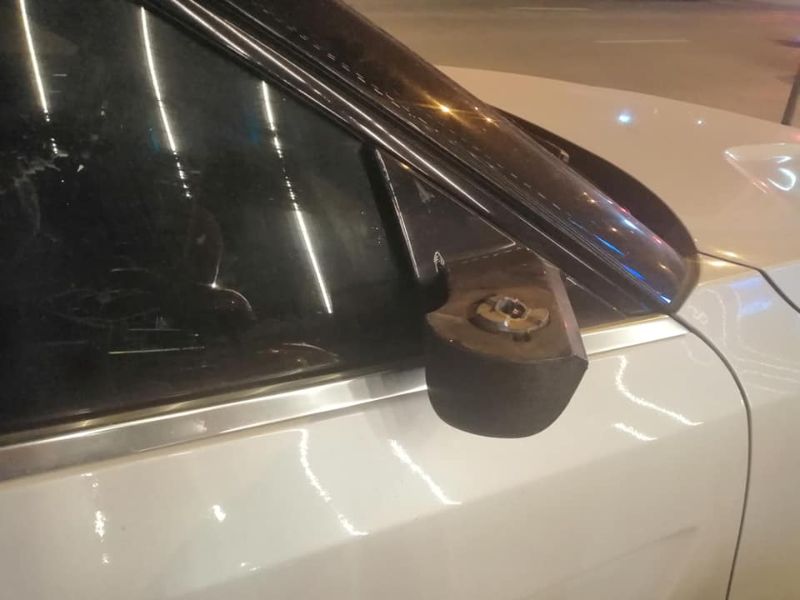 Hà Nội: Bị nhầm là Range Rover, xe Trung Quốc Zotye Z8 mất ngay cặp gương