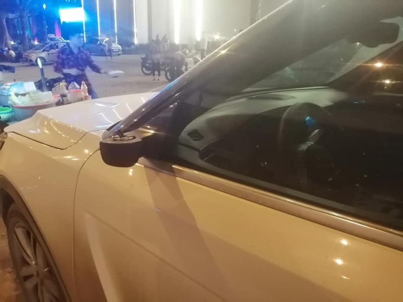 Hà Nội: Bị nhầm là Range Rover, xe Trung Quốc Zotye Z8 mất ngay cặp gương
