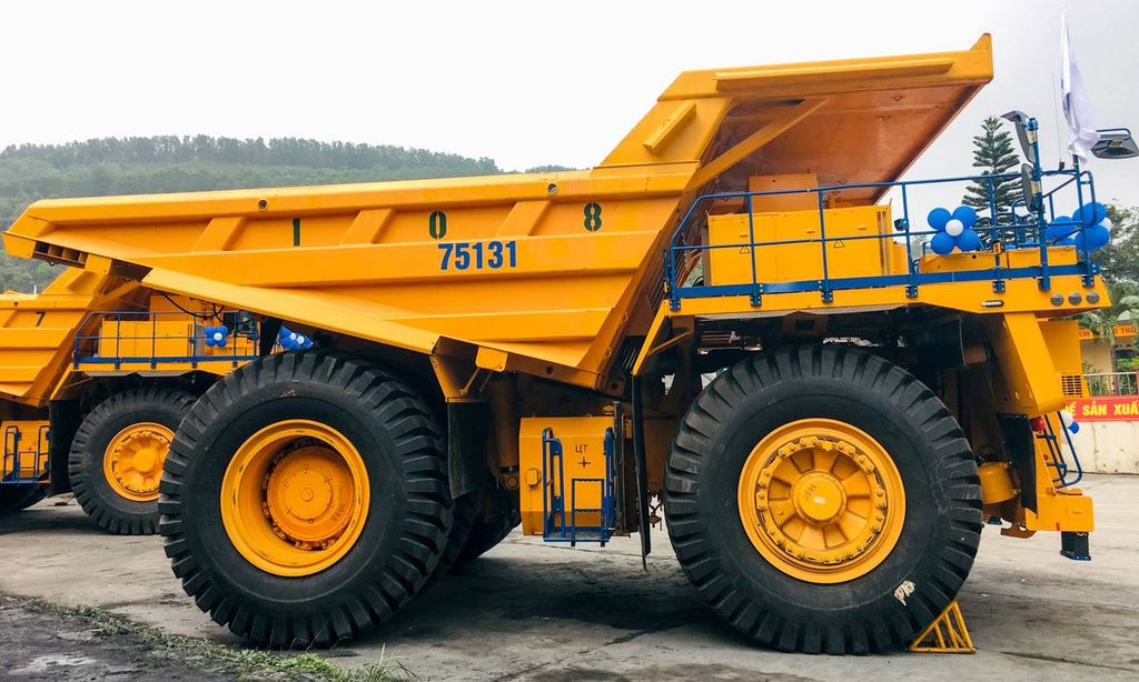 Siêu xe tải BELAZ-75131 đầu tiên cập bến Việt Nam, giá hơn 35 tỷ VNĐ