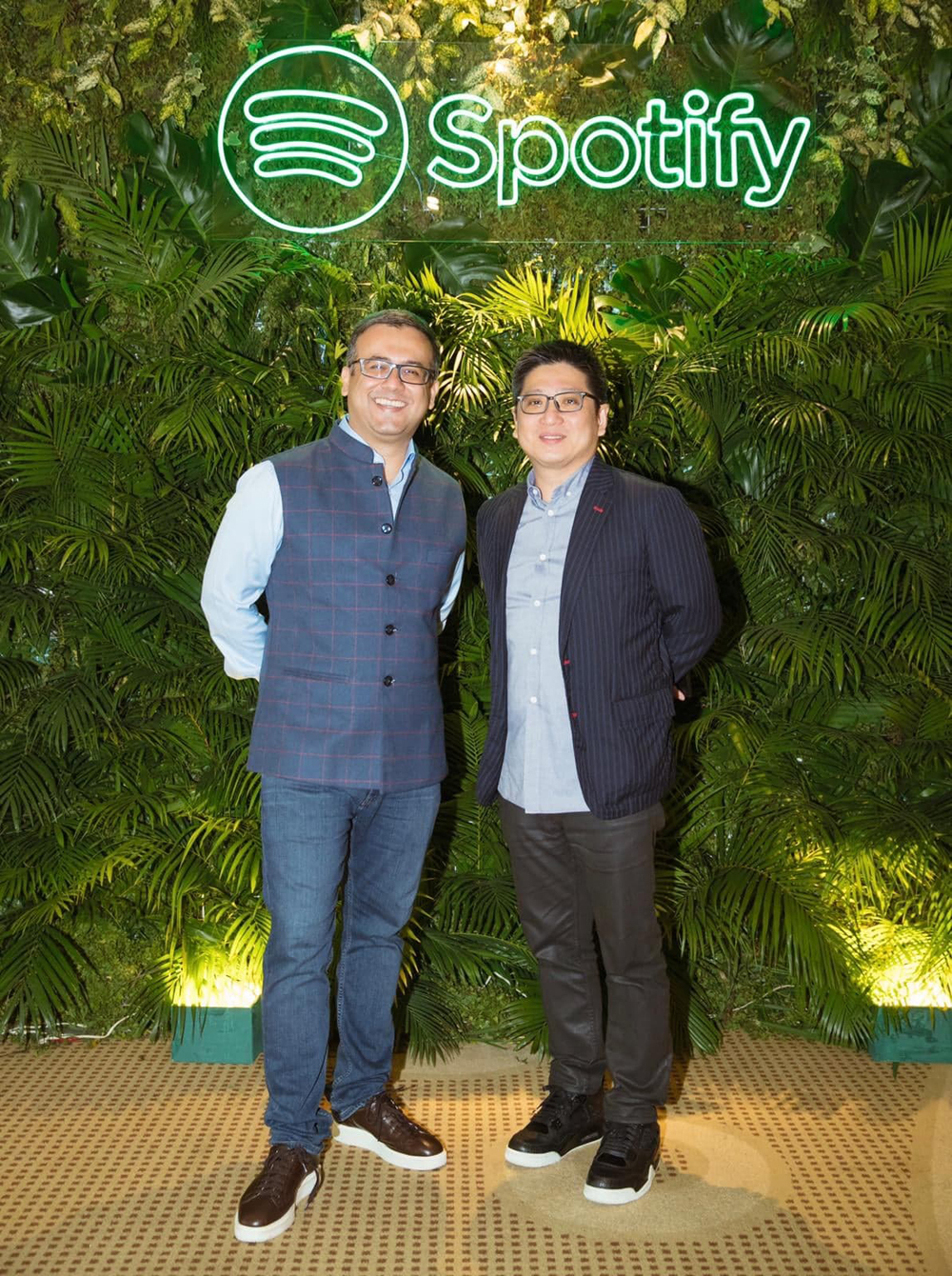 Từ trái qua - Ông Gautam Talwar, Giám đốc điều hành Spotify Đông Nam Á và ông Chee Meng Tan, Trưởng bộ phận Marketing mảng Nghệ sĩ va Thu âm Spotify Đông Nam Á tại sự kiện