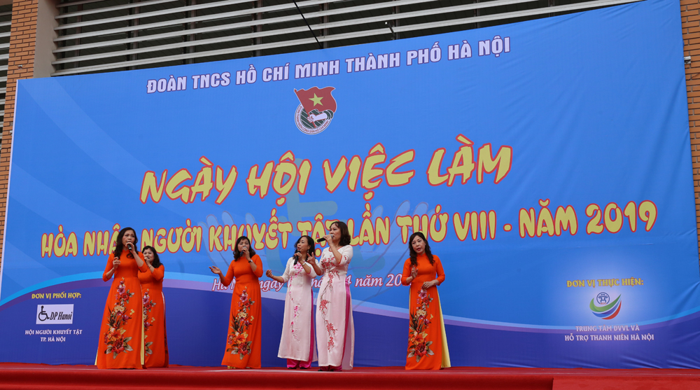 Tiết mục văn nghệ tại ngày hội