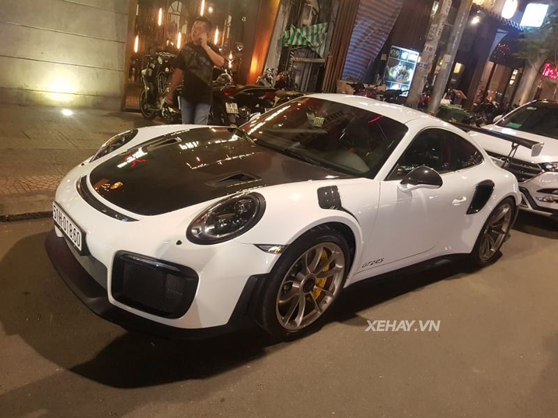 Chạm mặt Porsche 911 GT2 RS 2019 đầu tiên ra biển trắng tại Việt Nam