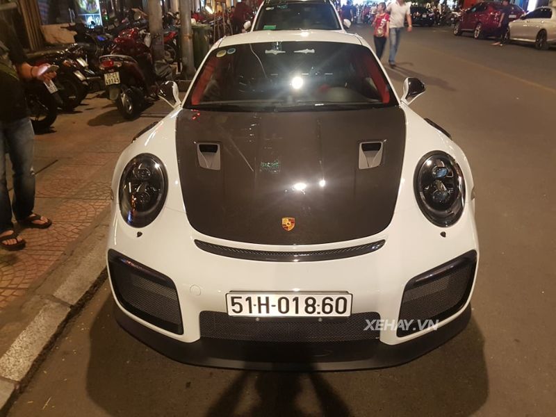 Chạm mặt Porsche 911 GT2 RS 2019 đầu tiên ra biển trắng tại Việt Nam