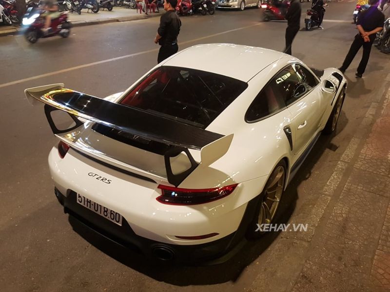 Chạm mặt Porsche 911 GT2 RS 2019 đầu tiên ra biển trắng tại Việt Nam