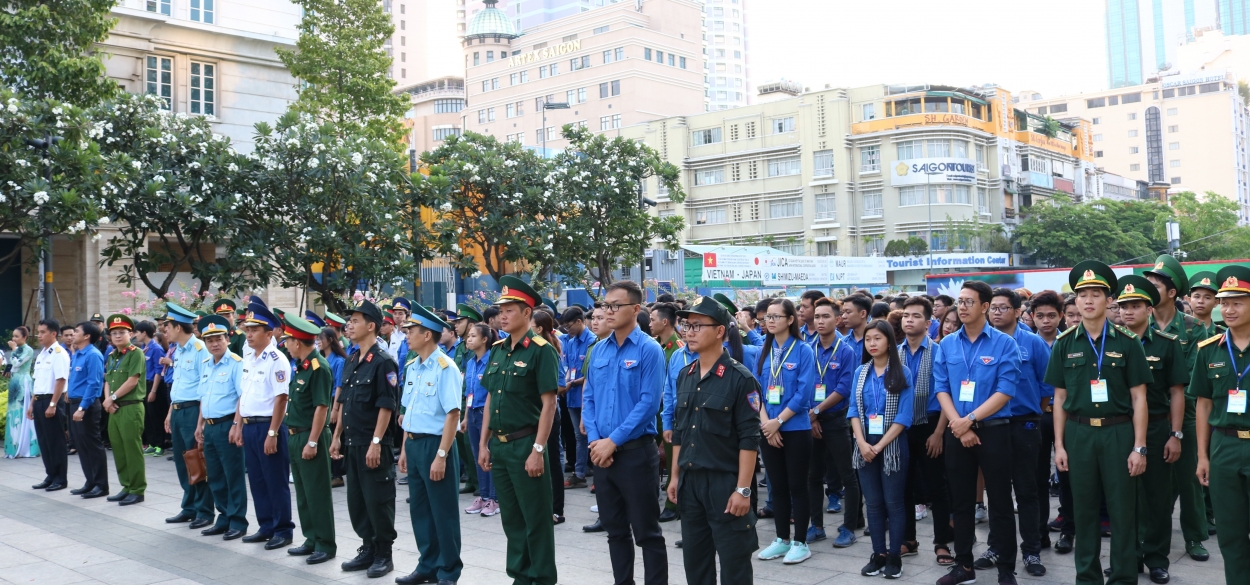 Các đại biểu tại Lễ khai mạc Hội trại truyền thống “Tuổi trẻ giữ biển” năm 2019