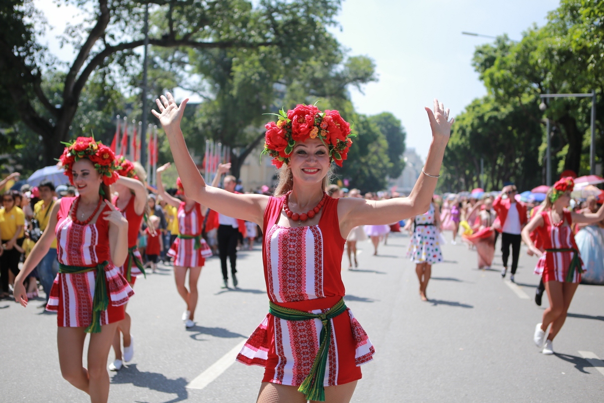 Carnival đường phố khuấy động Lễ hội Du lịch Biển Sầm Sơn 2019