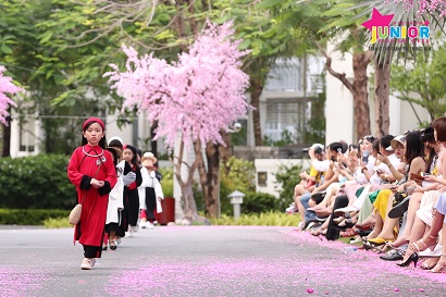 Đã mắt ngắm khu nghỉ dưỡng bên biển Mỹ An biến hóa thành sàn diễn thời trang độc đáo