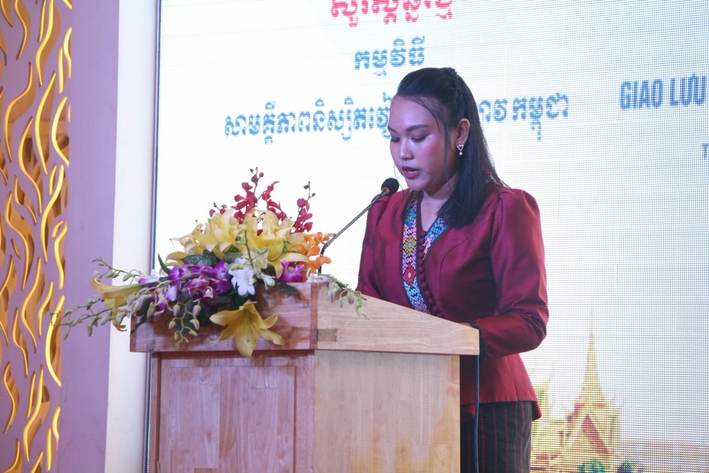 Sinh viên Lào Vhannaty Sengchan