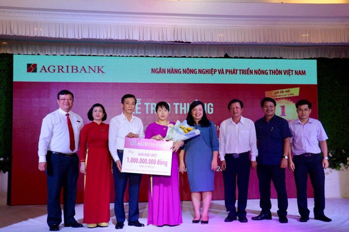 Agribank trao 1 tỷ đồng cho khách hàng tham gia “Gửi tiền trúng lớn cùng Agribank”