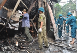 Cùng "vào cuộc" khắc phục hậu quả đám cháy tại phường Trung Văn