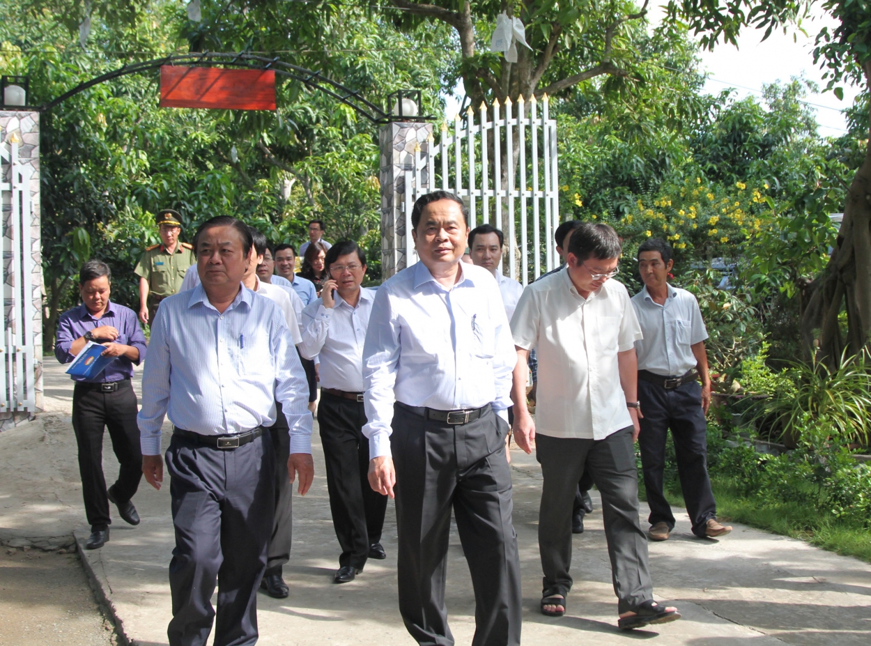 Chủ tịch UBTƯ MTTQ Việt Nam Trần Thanh Mẫn cùng đoàn công tác thăm Hội quán.