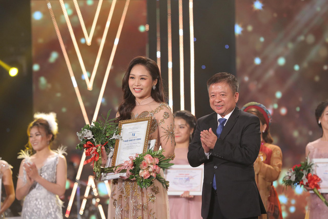 Trần Phương Mai nhận giải thưởng Ngôi sao hy vọng của Hội nhạc sĩ Việt Nam